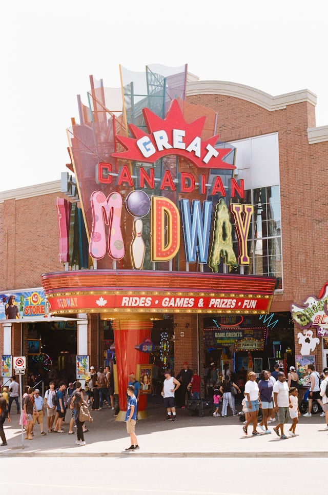 The Great Canadian Midway is a fun activity to do with kids in Niagara Falls