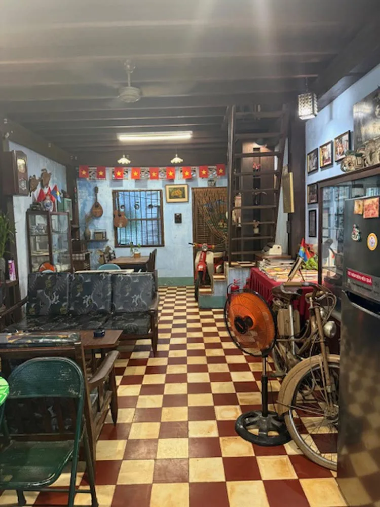 Ho Chi Minh breakfast cafe