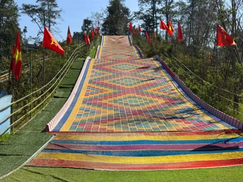 Swing Sapa Rainbow Slide from the bottom