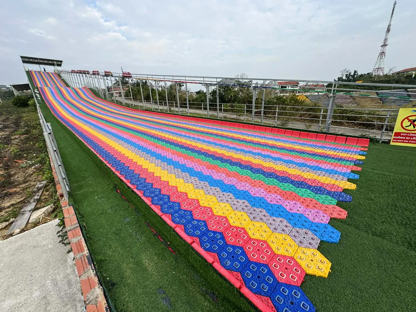 Tuan Chau Farm Rainbow Slide